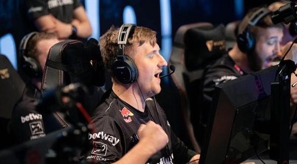 只剩下官方公告了！ Ninjas in Pyjamas 官方微博出现在 Doinb 的生日微博评论区，并送上祝福：祝 Inb 兄生日快乐，愿你所有的愿望都能实现